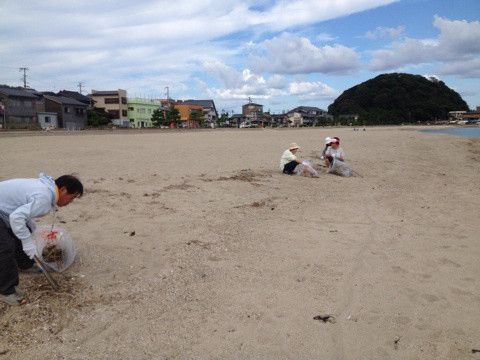 竹野海岸ボランティアクラブ清掃活動の様子